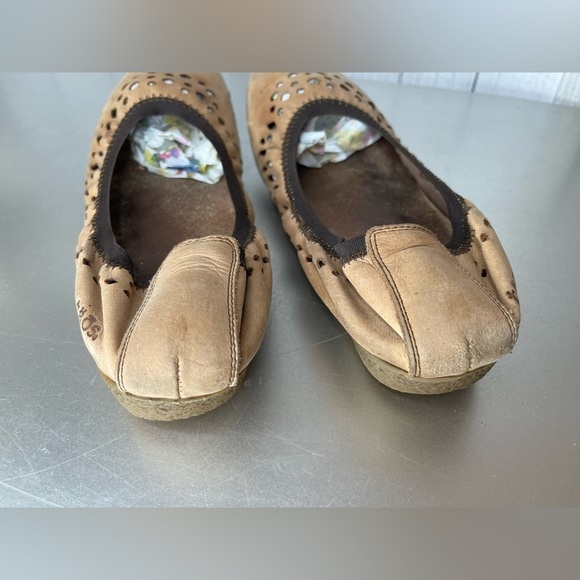 Taos Womens US 8-8.5 EU 39 Leather Ballet Flats Shoe Tan Slip On Casual Comfort - Picture 5 of 5